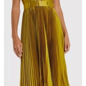 NWT Chartreuse Pleated Dress with Belt / Size 4